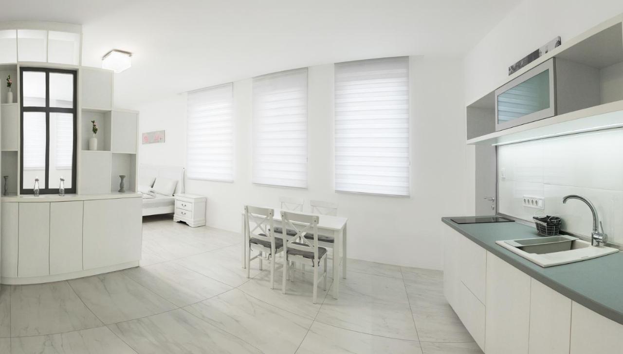 Corso Lux Apartman Gyula Exterior foto