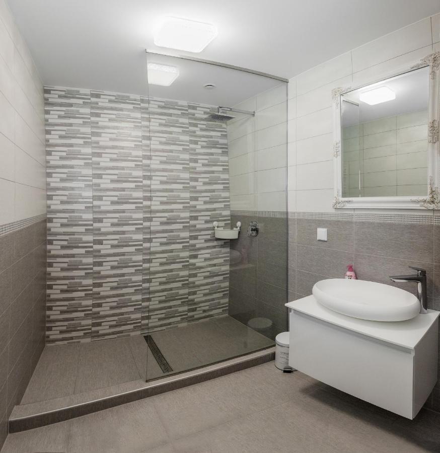 Corso Lux Apartman Gyula Exterior foto