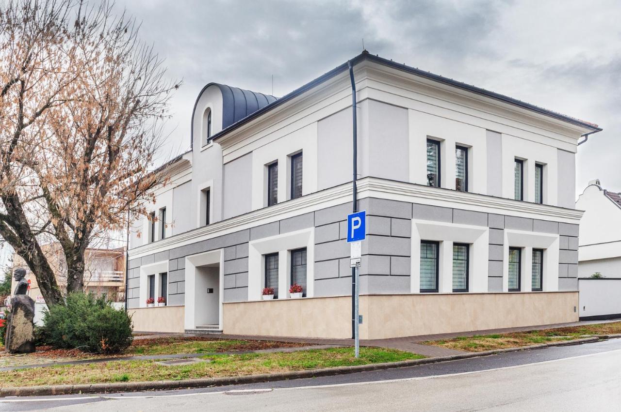 Corso Lux Apartman Gyula Exterior foto